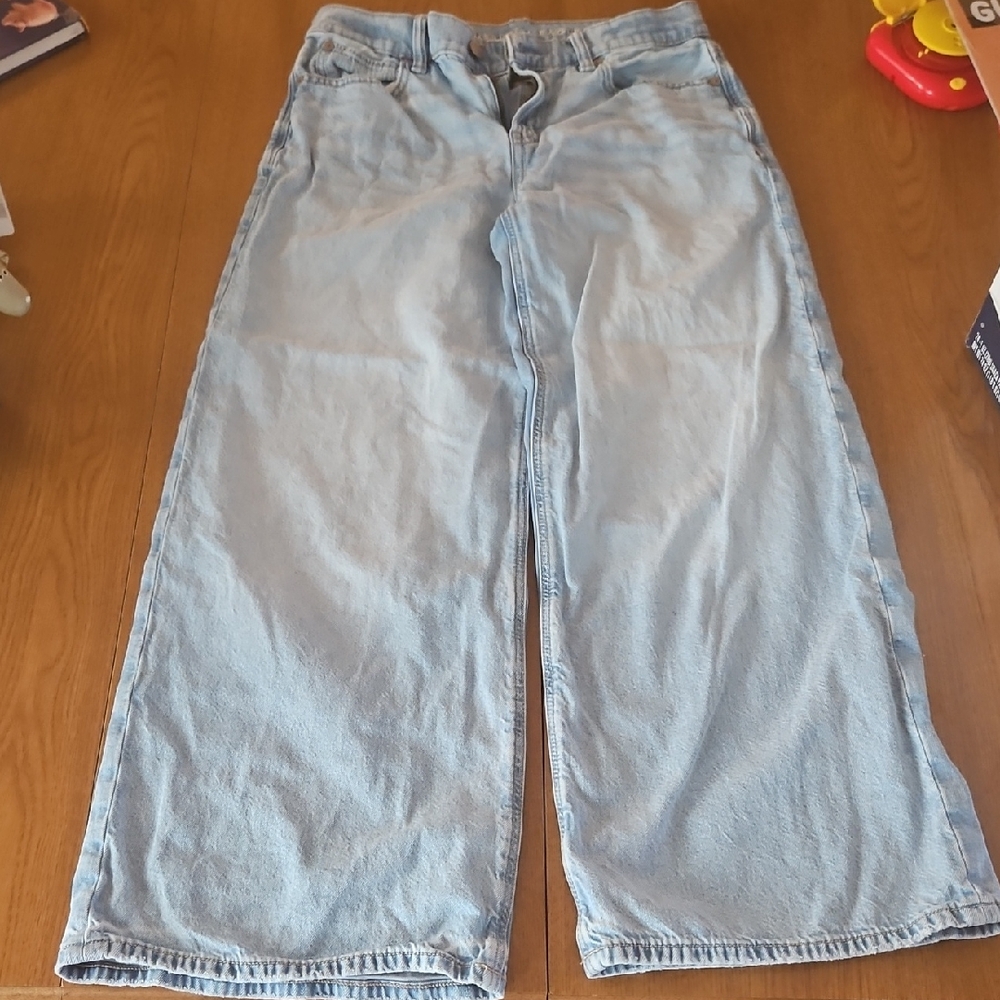 American Eagle Wide Legged Jeans